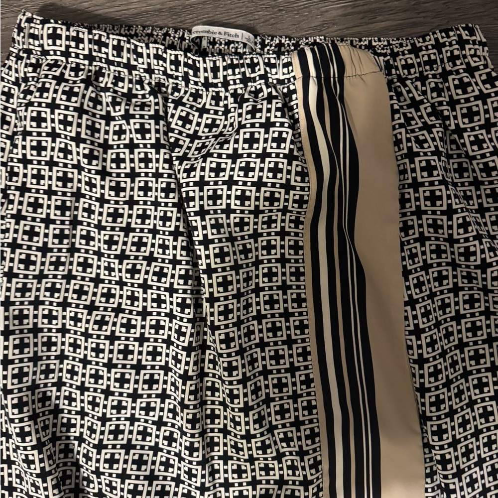 Abercrombie & Fitch Black and Cream Midi Skirt